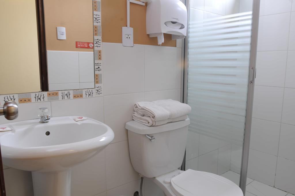 Flying Dog Hostel Ліма Екстер'єр фото