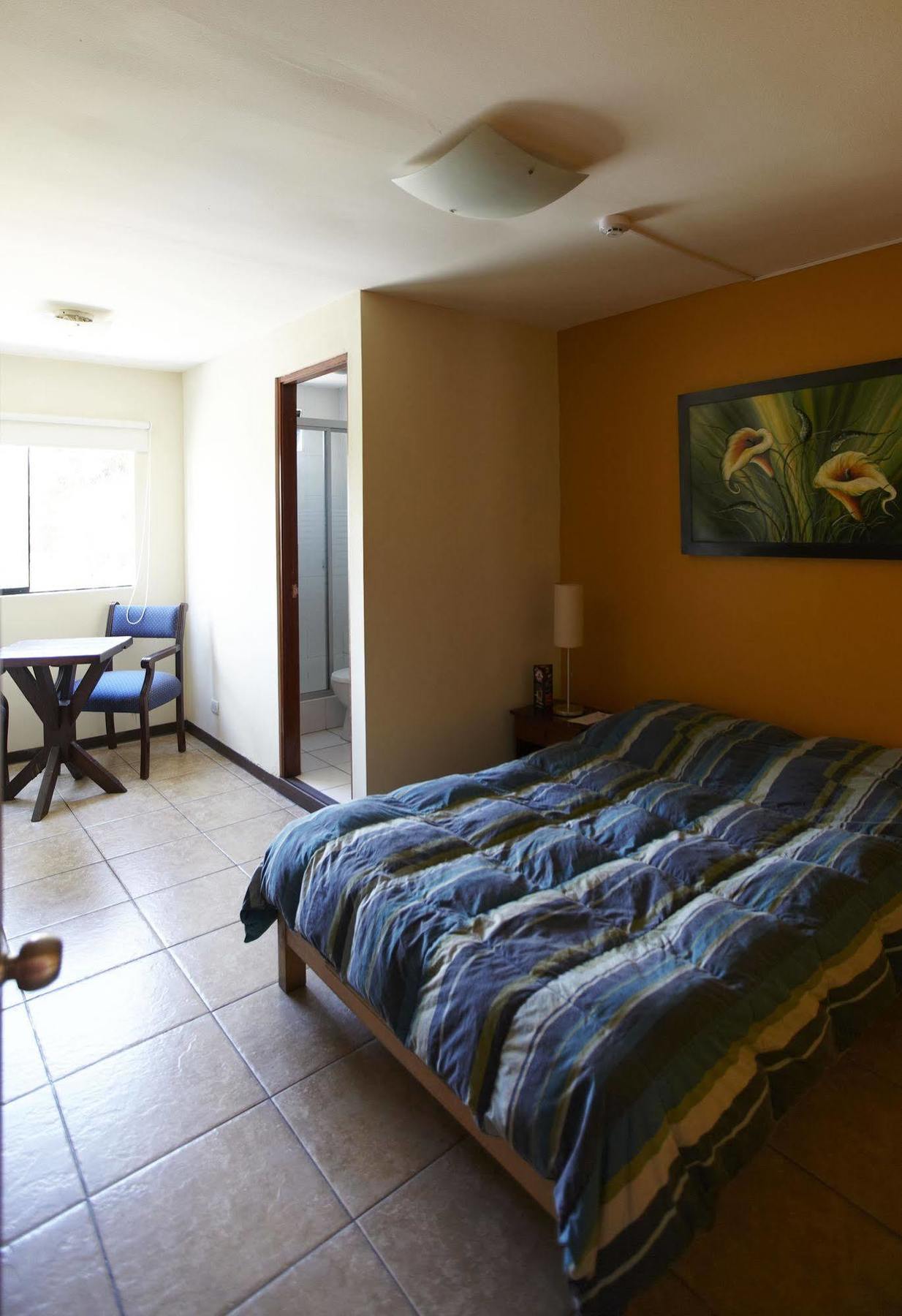 Flying Dog Hostel Ліма Екстер'єр фото
